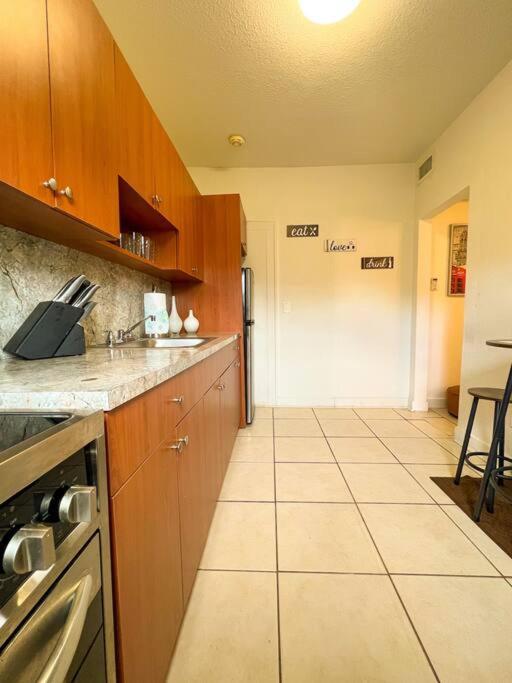 Cozy 1-Bedroom Rental In Miami Extérieur photo