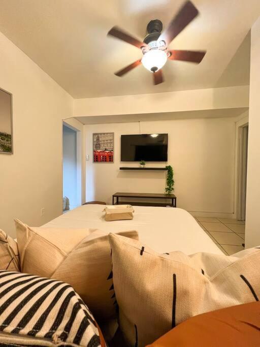 Cozy 1-Bedroom Rental In Miami Extérieur photo