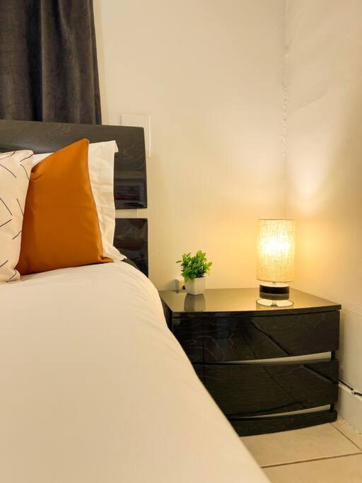 Cozy 1-Bedroom Rental In Miami Extérieur photo
