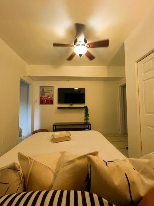 Cozy 1-Bedroom Rental In Miami Extérieur photo