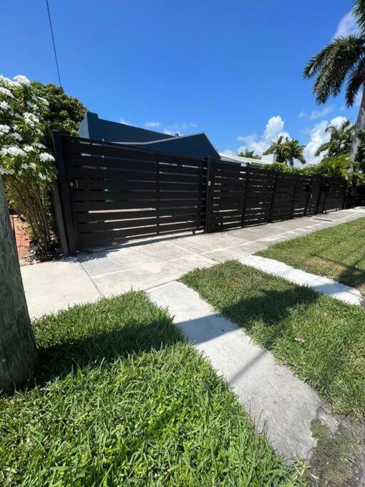 Cozy 1-Bedroom Rental In Miami Extérieur photo