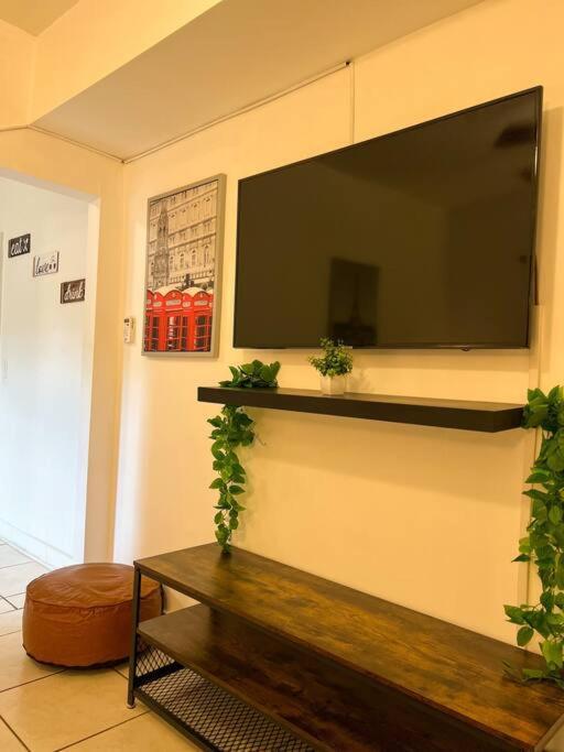 Cozy 1-Bedroom Rental In Miami Extérieur photo